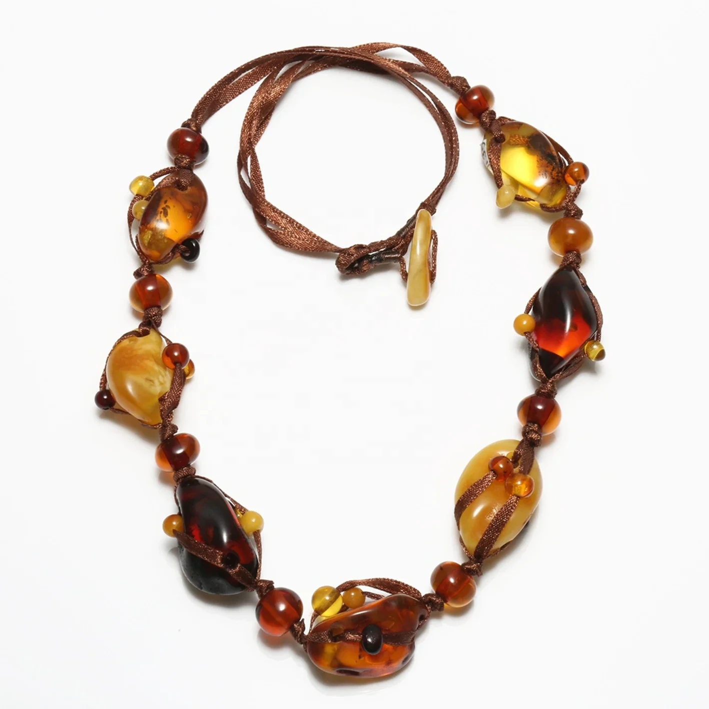 Sami Baltic Faanatura e aunoa ma le fa'asilisiliina Amber Necklace Meaalofa Choker Fashionable mo Ia 1