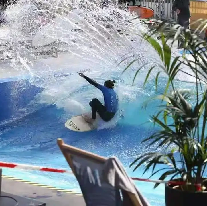 Популярный бассейн с искусственными волнами Flowlife Citywave Surf Wave Machine 1