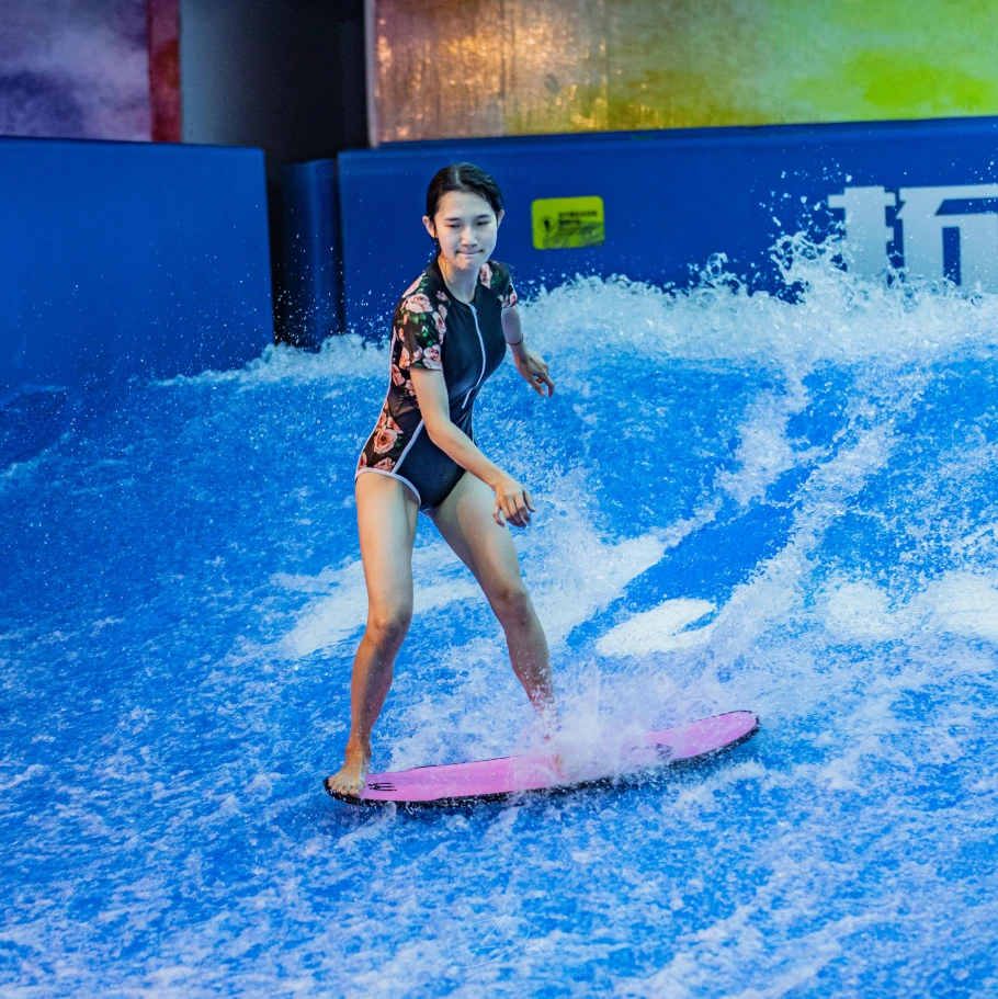 Simulador de surf de juegos de deportes acuáticos comerciales Flowlife 1