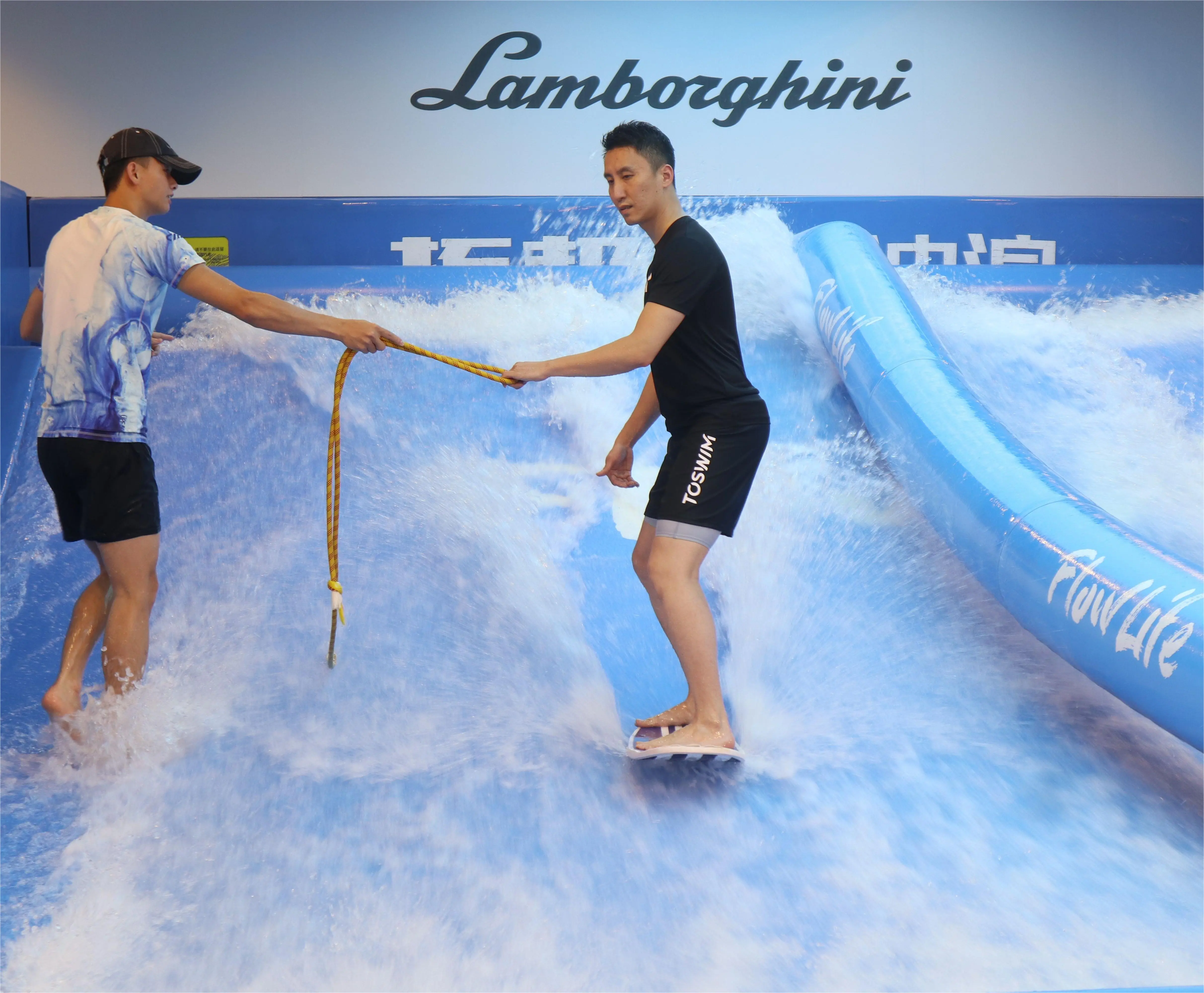 Flowlife Katar 2022 Wellenbad Schwimmen im Freien 1