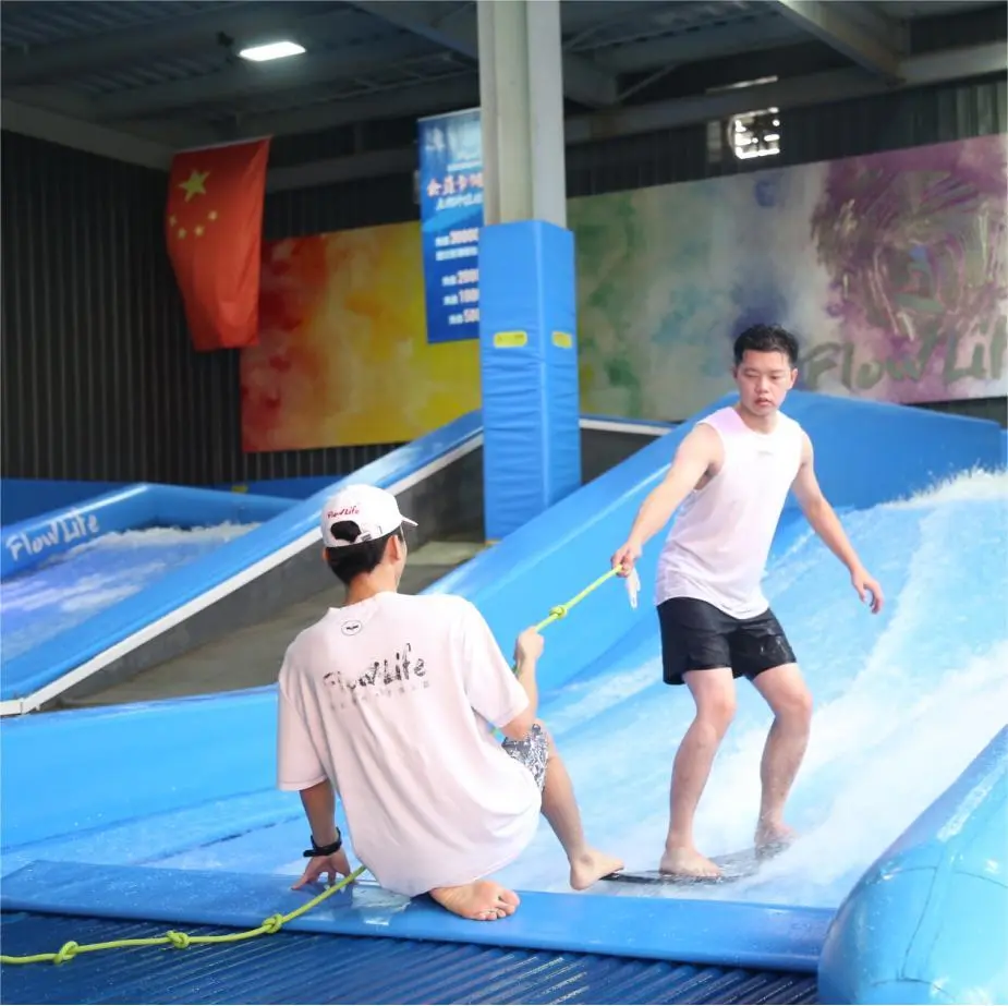 Flowlife Wellenbad für den Wasserpark-Surfsimulator Flowrider 1