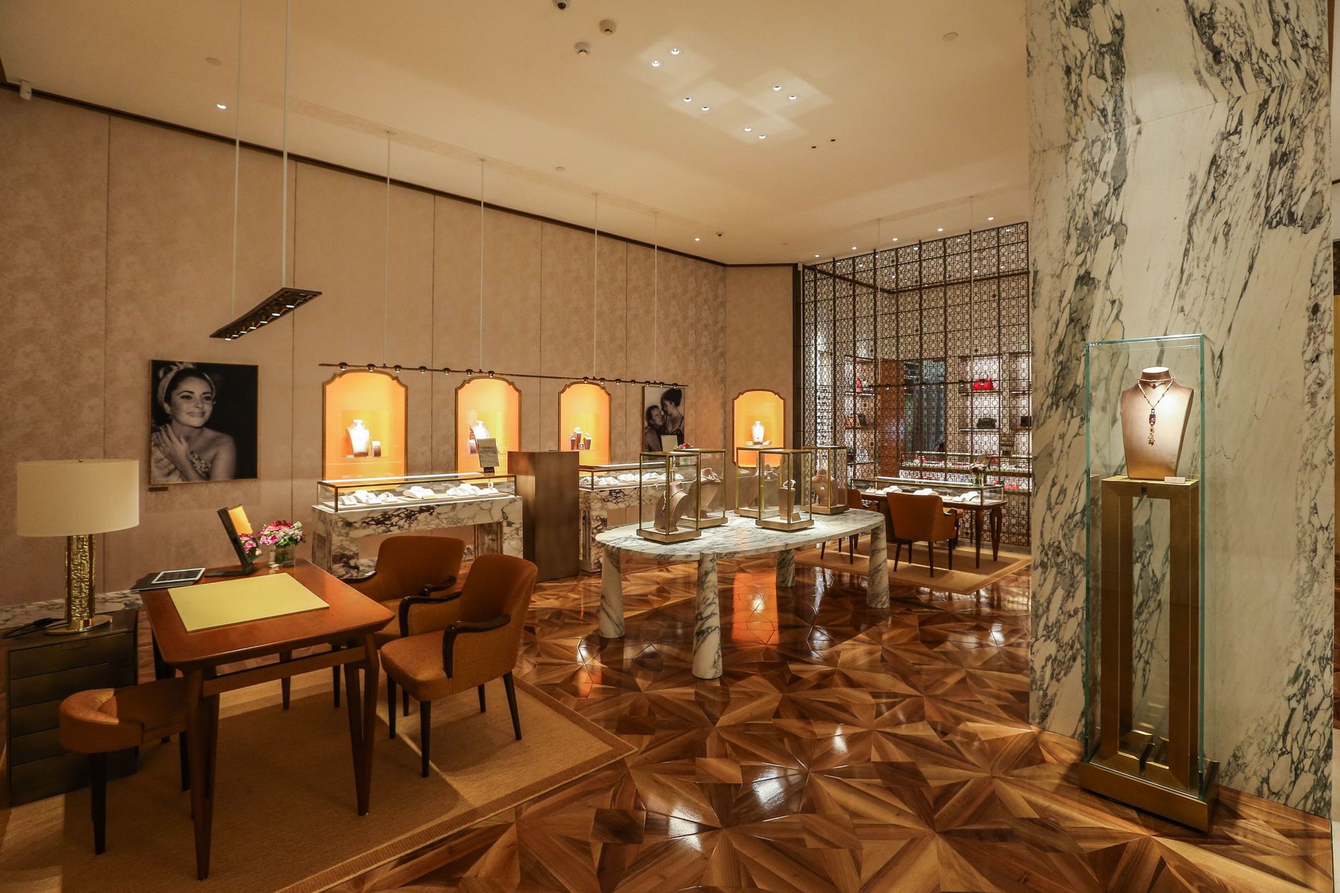 Classification of Jewelry Display Different Typ WD Display