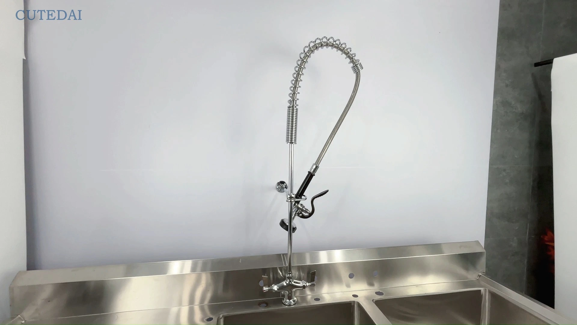 Grifo de fregadero de cocina ecológico con prelavado, llenador de ollas giratorio de latón comercial con rociador adicional para uso hotelero y de baño. 1