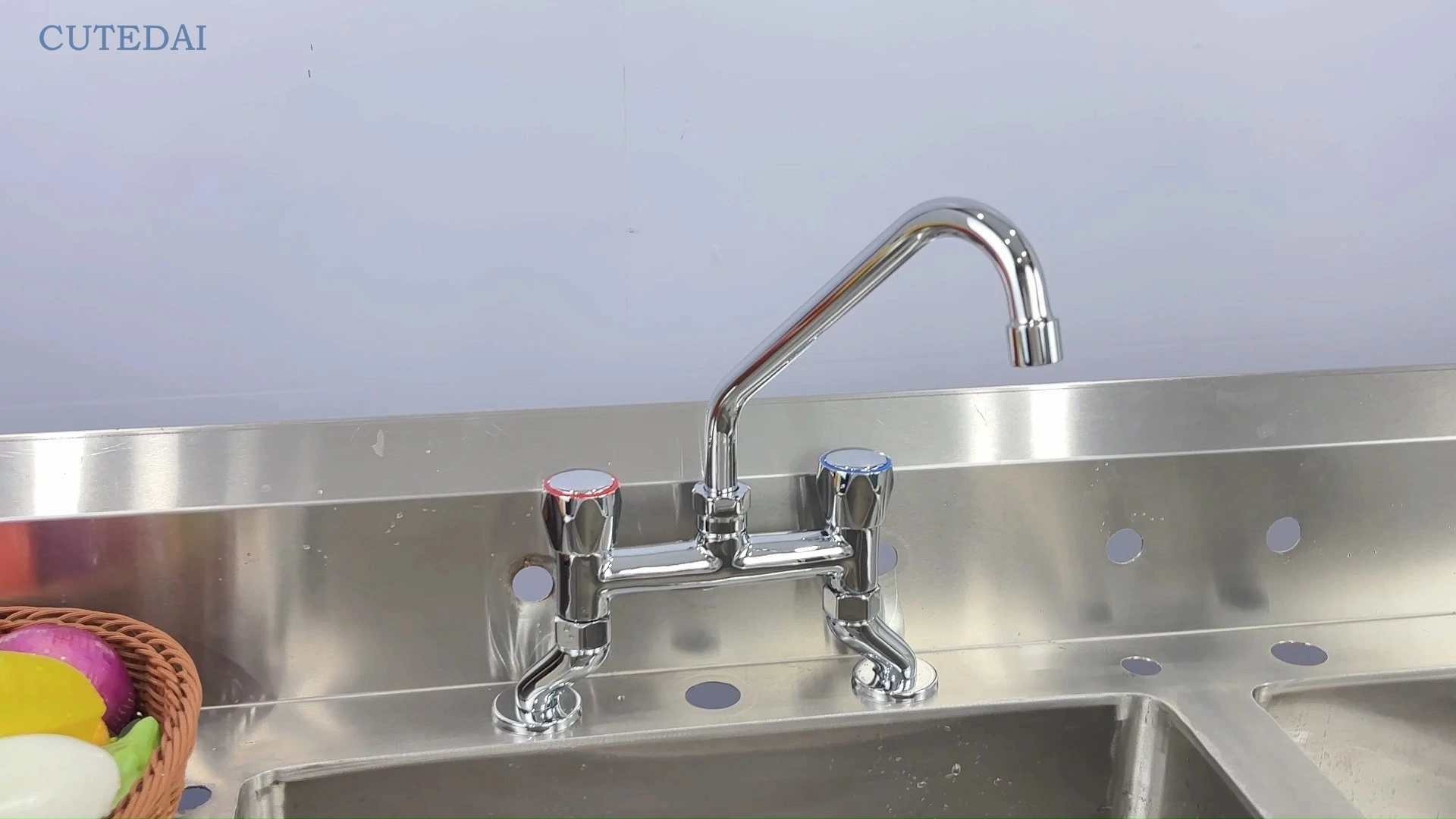 ก๊อกน้ำแบบติดตั้งบนดาดฟ้าสำหรับล้างจานเชิงพาณิชย์ขนาด 102-203 มม. ปรับได้สำหรับอ่างล้างจานสำหรับมืออาชีพ 1