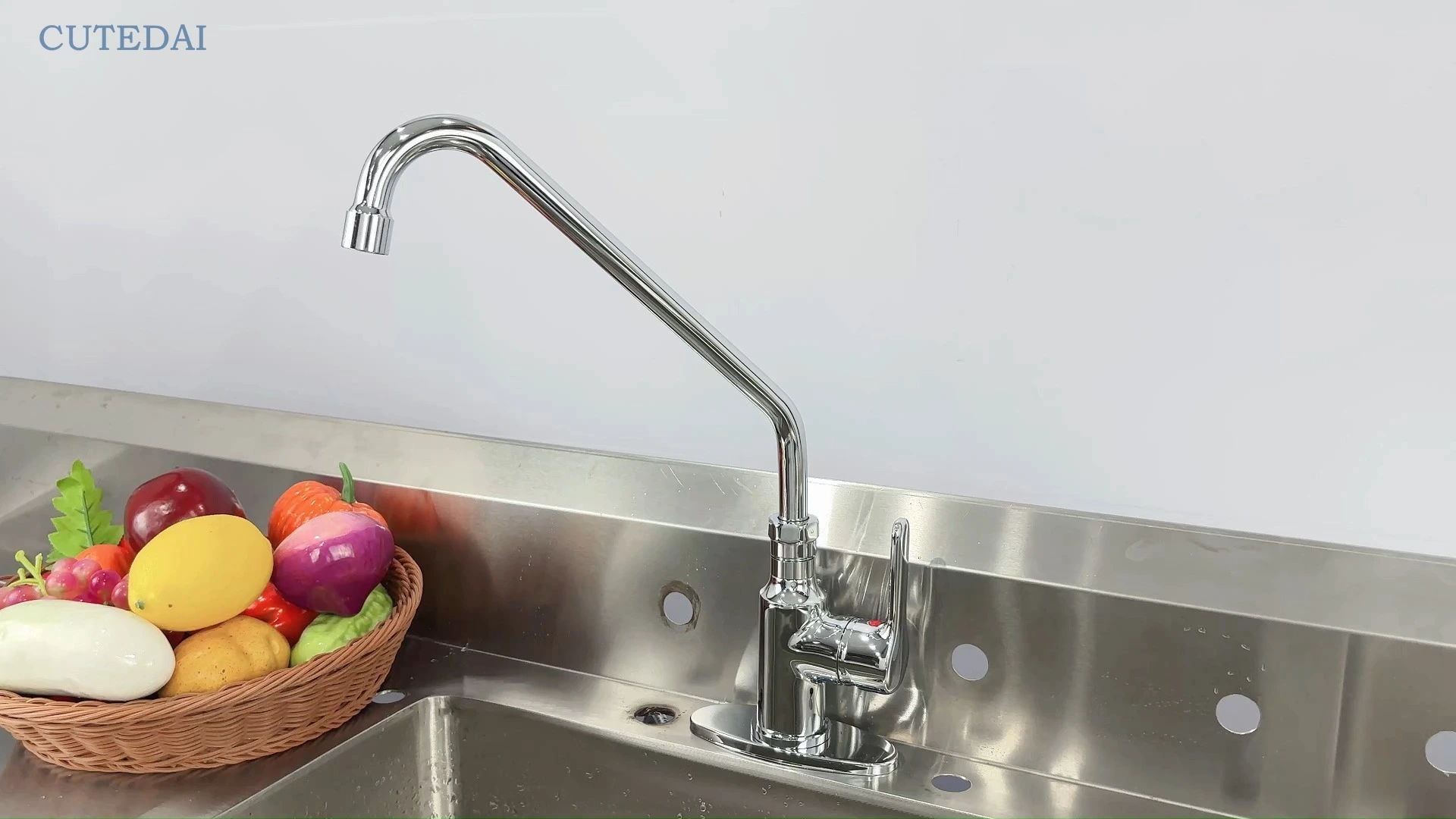 ก๊อกน้ำห้องครัวแบบติดตั้งบนดาดฟ้าทองเหลืองพร้อมหัวก๊อกแบบหมุนได้และปรับอุณหภูมิได้สองระดับ พร้อมคุณสมบัติล้างจานสำหรับโรงแรมและห้องน้ำ 1