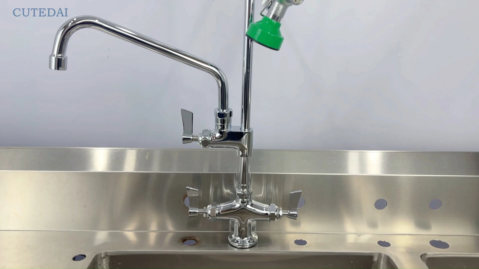 Rubinetto per doccia da cucina commerciale, montaggio su ponte, pre-risciacquo, due maniglie, molla estraibile, design industriale, realizzato in ottone per hotel 1