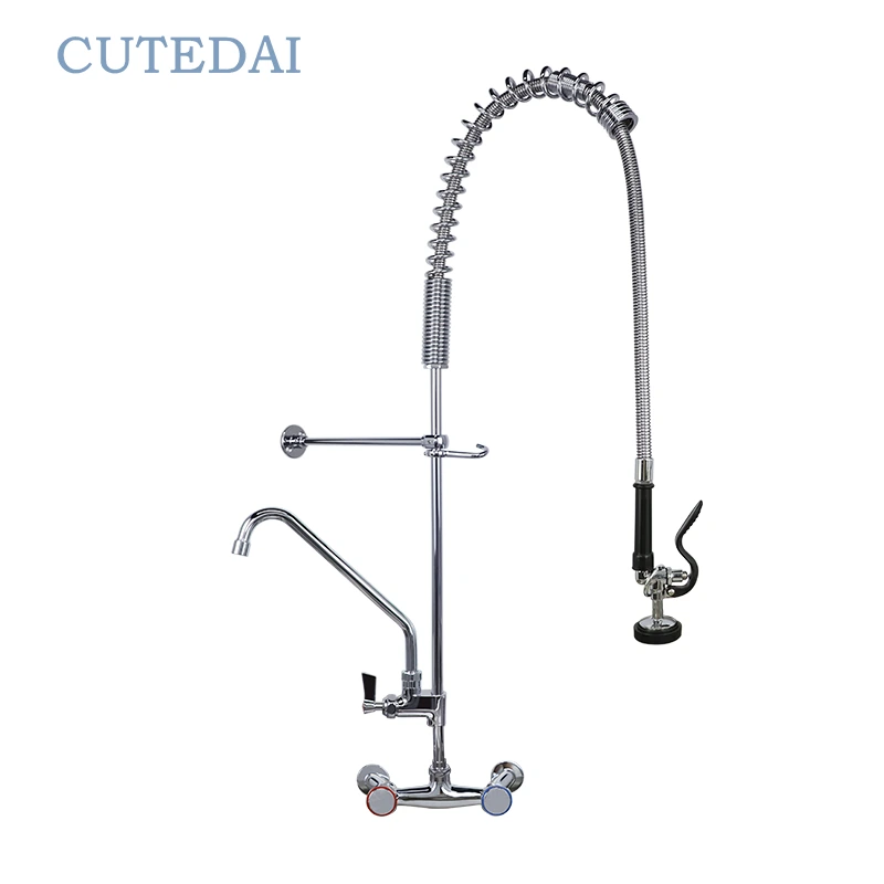 Robinet de cuisine chromé moderne et contemporain à usage commercial, avec mitigeur flexible à deux poignées extractibles et fonction prérinçage, à fixation murale. 1