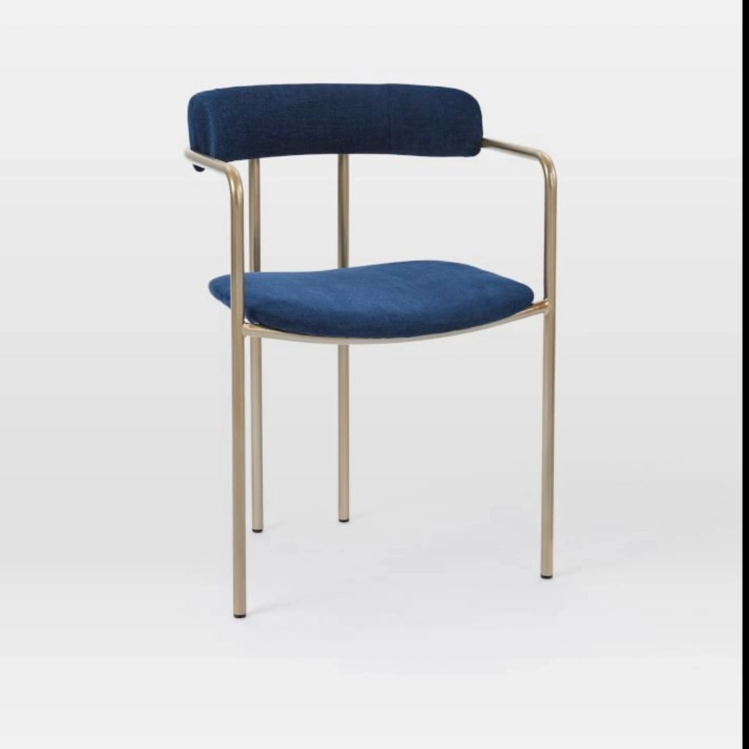 Nordic dining chairs, modern and simple, with iron backrests and armrests, for a milk tea shop. Iron-backed chairs with armrests for a nail salon 1