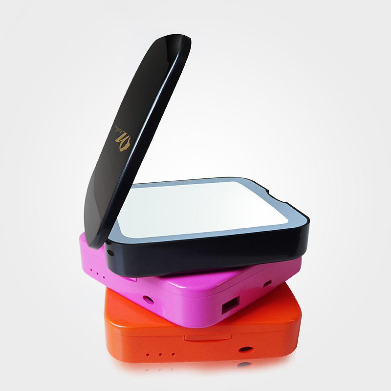 Small Portable Travel Makeup Mirror With Wireless Charging 4