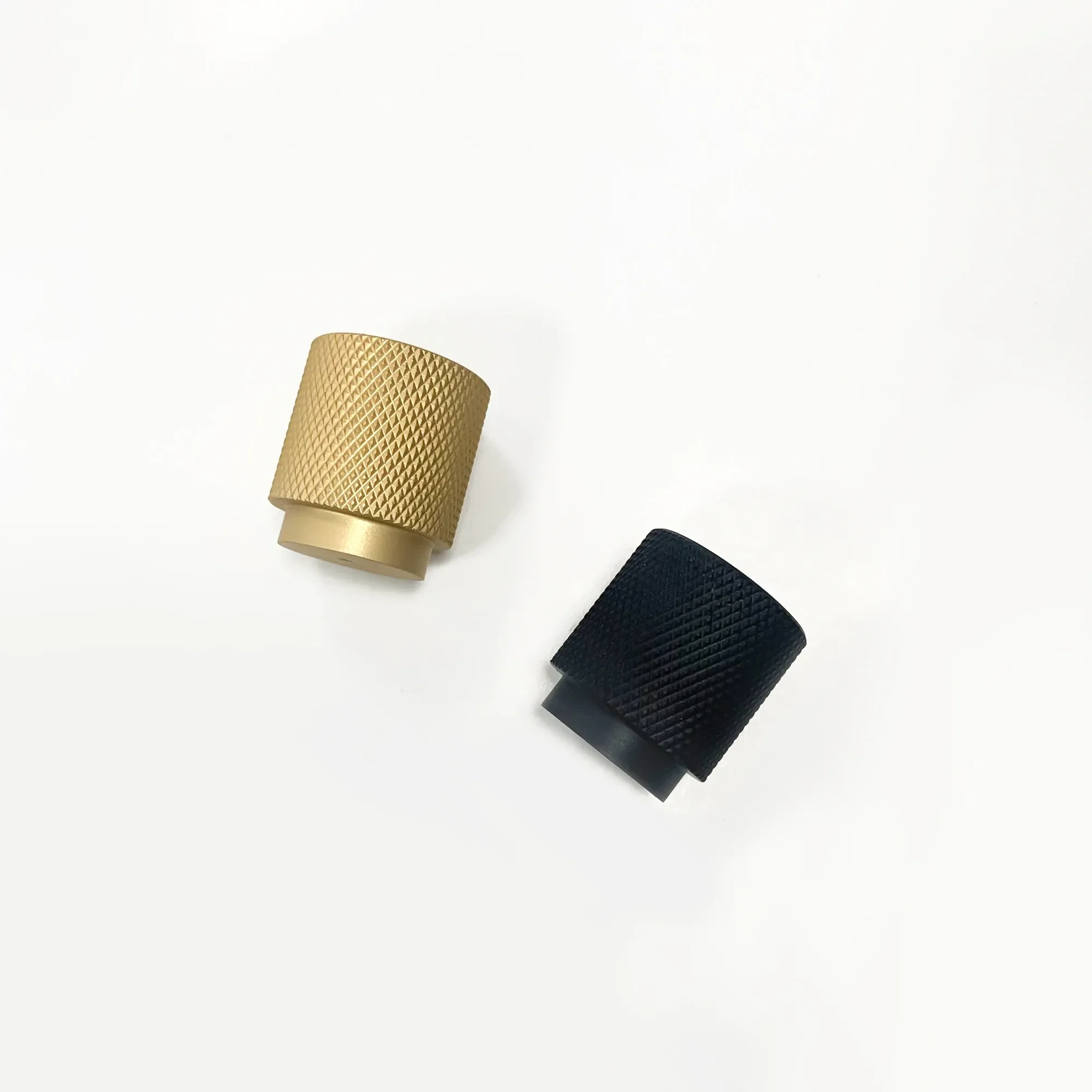 Pomello per porta dell'armadio in alluminio Pomello per maniglia per cassetto per mobili zigrinato nero dorato 1