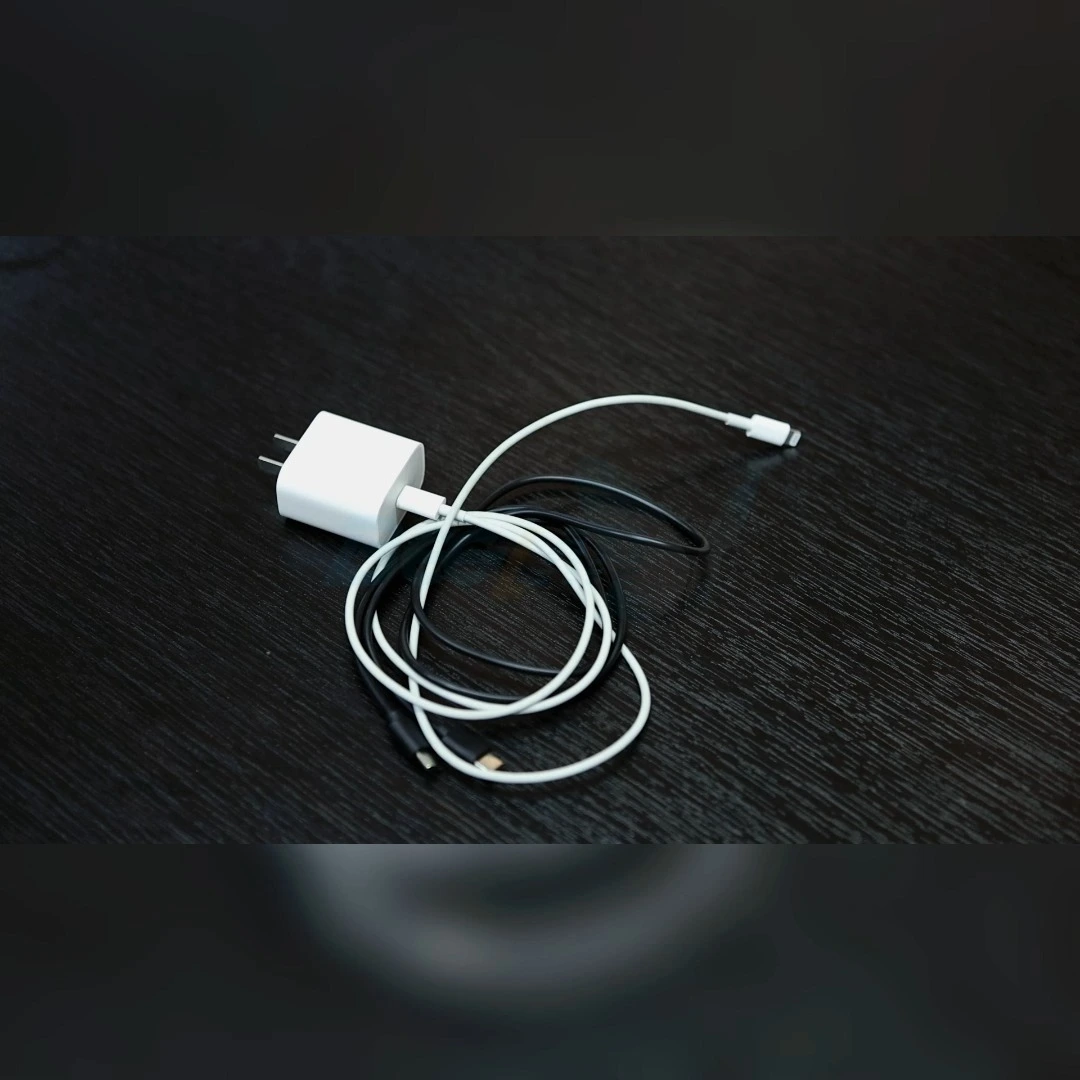 Mini-Ständer, kabelloses Schnellladepad, 2-in-1, faltbares kabelloses Ladegerät, 15 W, starker Magnet für iPhone 1