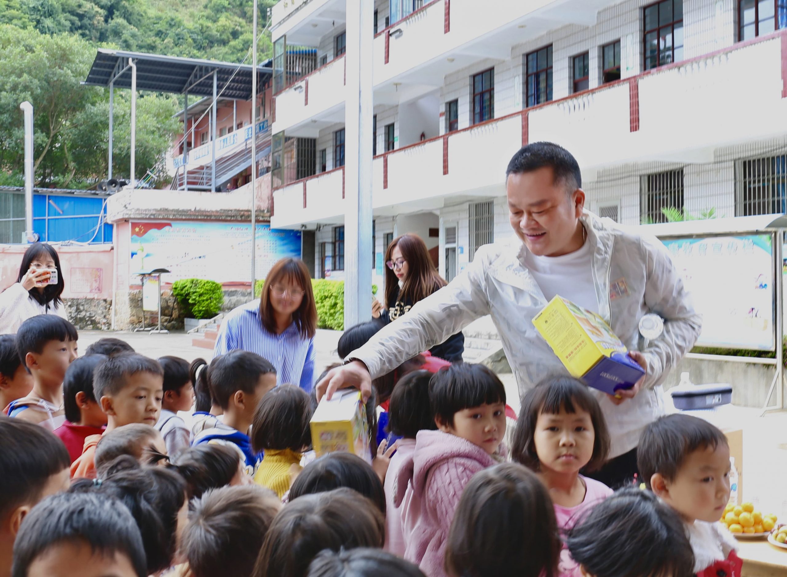 TECH-LONG practica la RSE en la provincia de Yunnan para mejorar la imagen empresarial 3