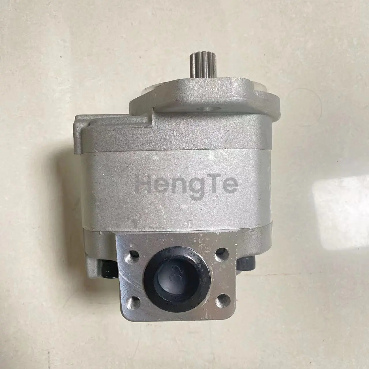 705-12-34110 Repuesto Komatsu WA500-1 Accesorios para cargador Bomba de engranajes-1695525397760903 1