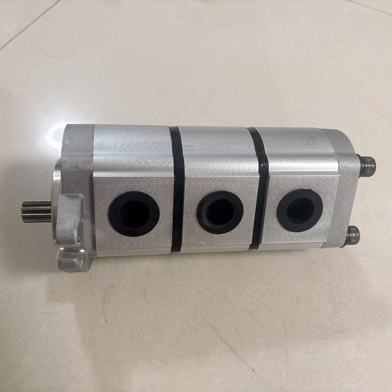 Pompe a ingranaggi KYB KRP4-7-7-7C KP1009ALFSS YPD1-2.52.5A2 D2-L YP10-5.0D2H2-R SDYB607L165 3EC-60-31811 6