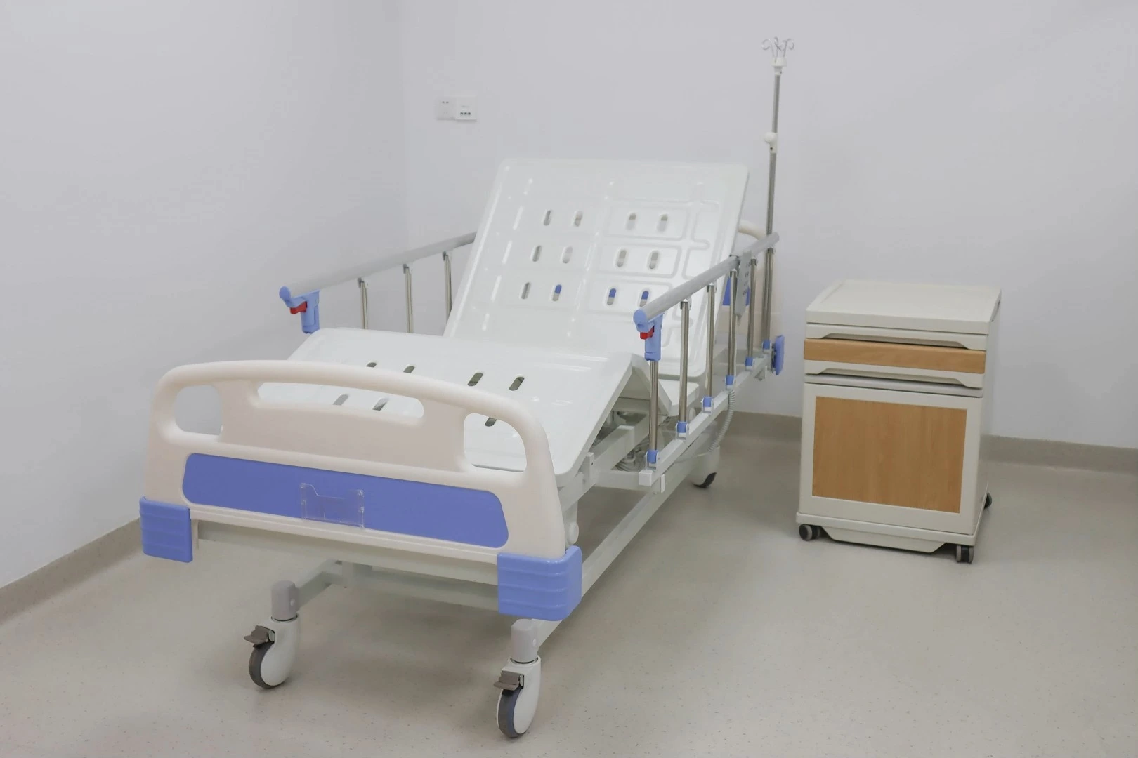 YXZ-C3(A2) Hospital Furniture Three Function Electric Hospital Bed-1695282629711749 1