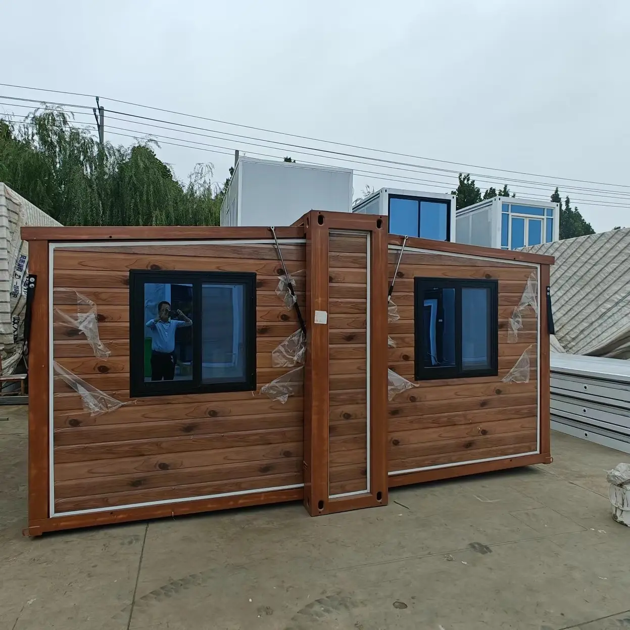 Custom Built Container Homes Factory Price for Personal UseGalvanized Steel Structure + Sandwich Panel 4