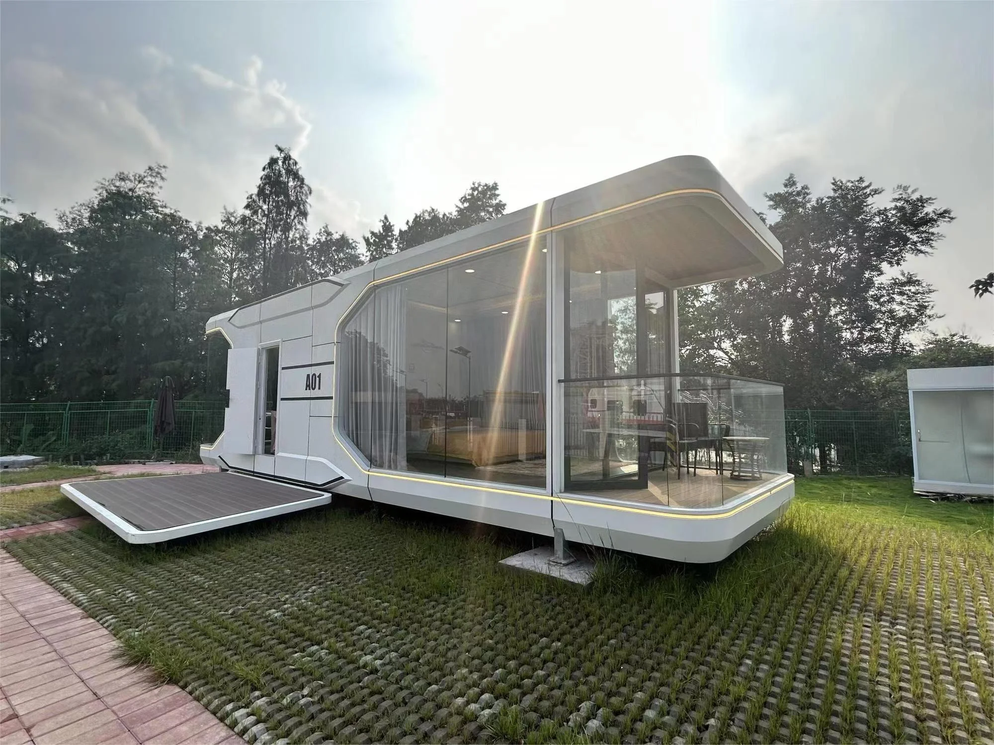 Spacious Mobile Hotel Capsule: One-Piece Aluminum Construction, Outdoor Prefab Cabin 4