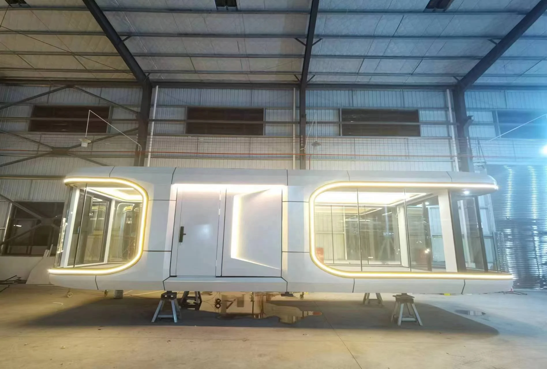Spacious Mobile Hotel Capsule: One-Piece Aluminum Construction, Outdoor Prefab Cabin 7