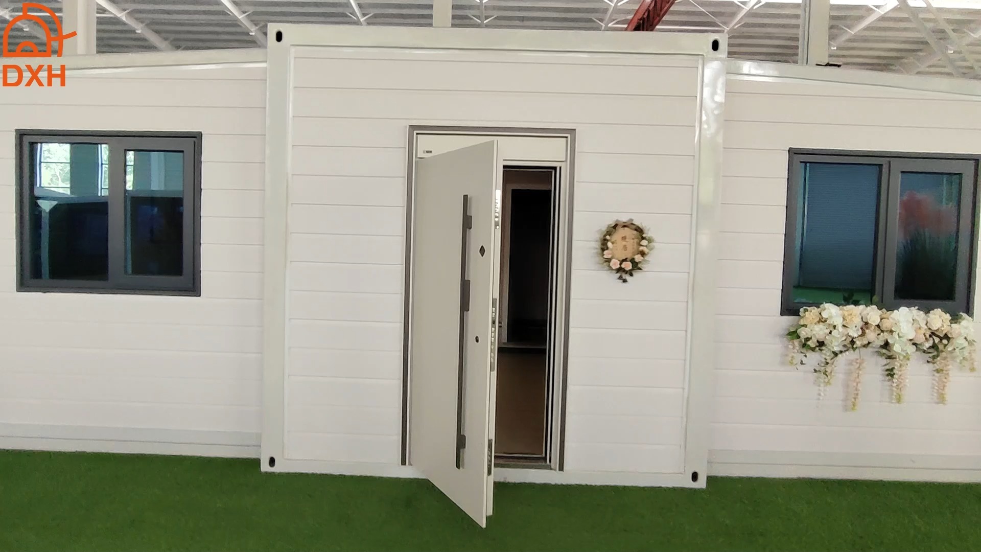 DXH 20ft White Metal Carved Panels Light Luxury Expandable Container House