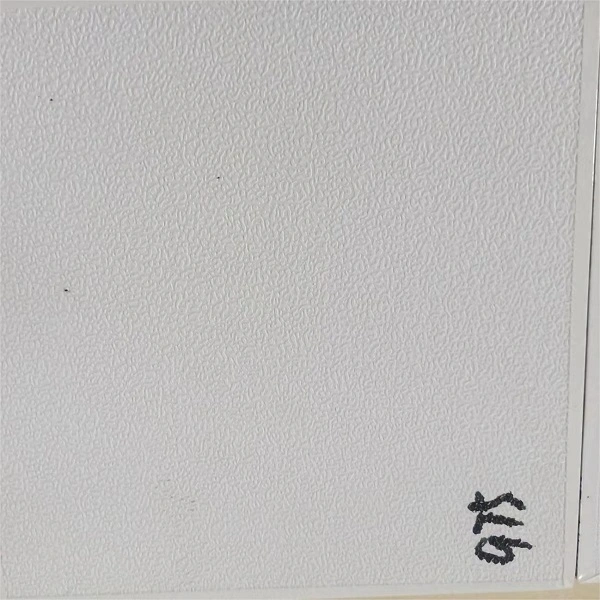 595X595 CHINE Ventes chaudes de carreaux de plafond en gypse laminé PVC enduit de vinyle panneau de plafond en plaques de plâtre 1