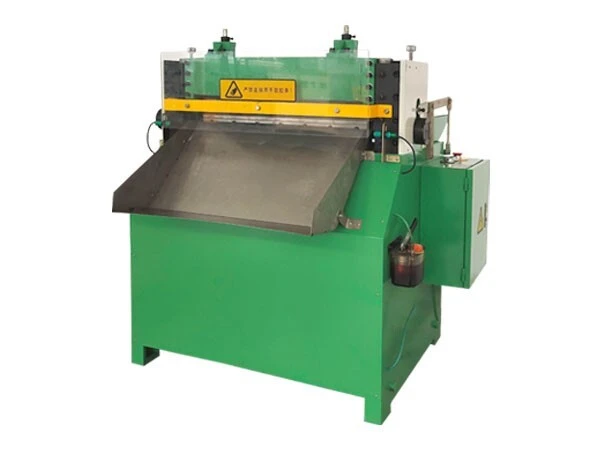 Automatic rubber cutting machine for plastic materials 1
