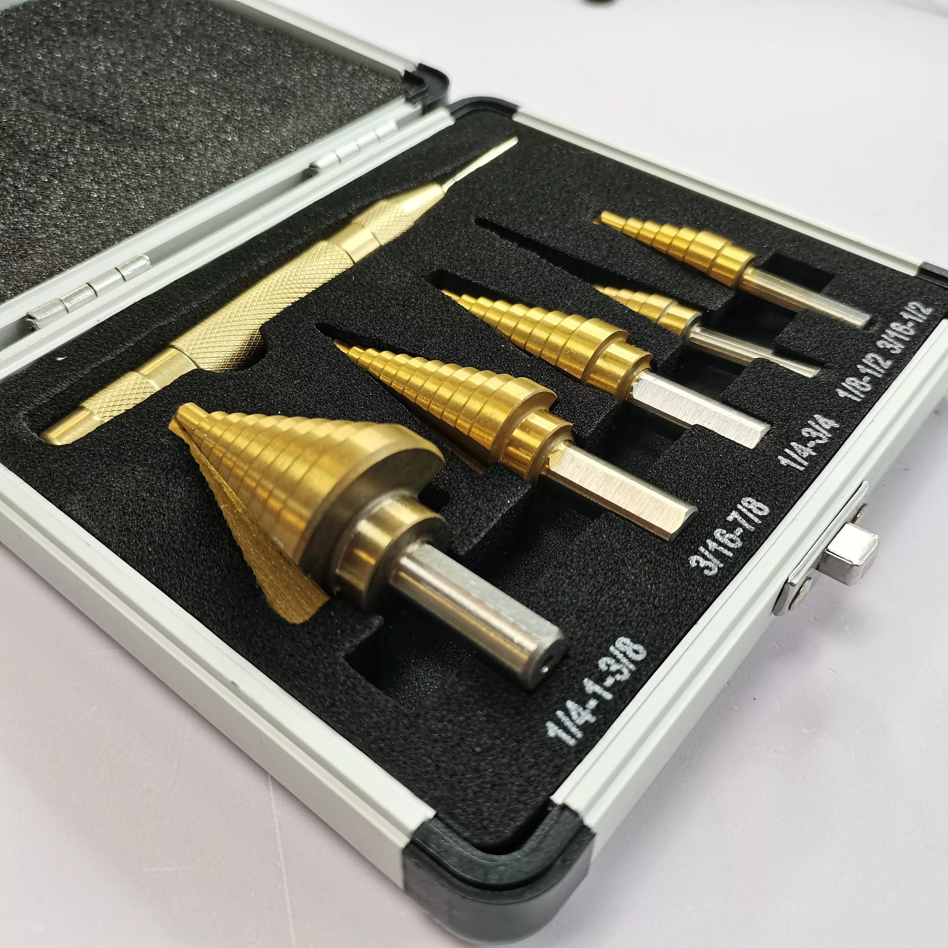 Juego de brocas en espiral de varios pasos de titanio Hss Down de 6 piezas con una caja de aluminio 4