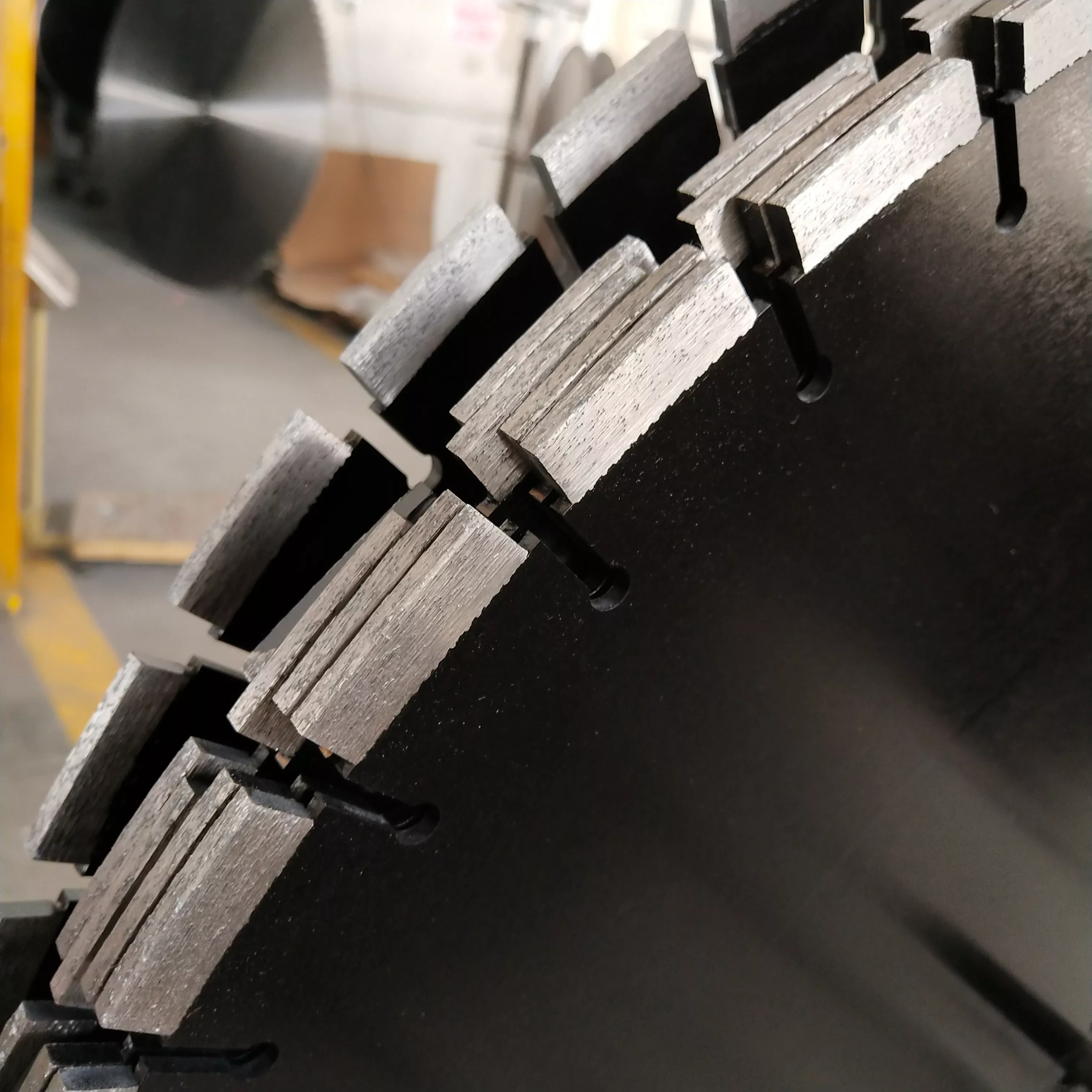 Lame de scie diamantée soudée au laser de 32 800 mm pour l'asphalte 1