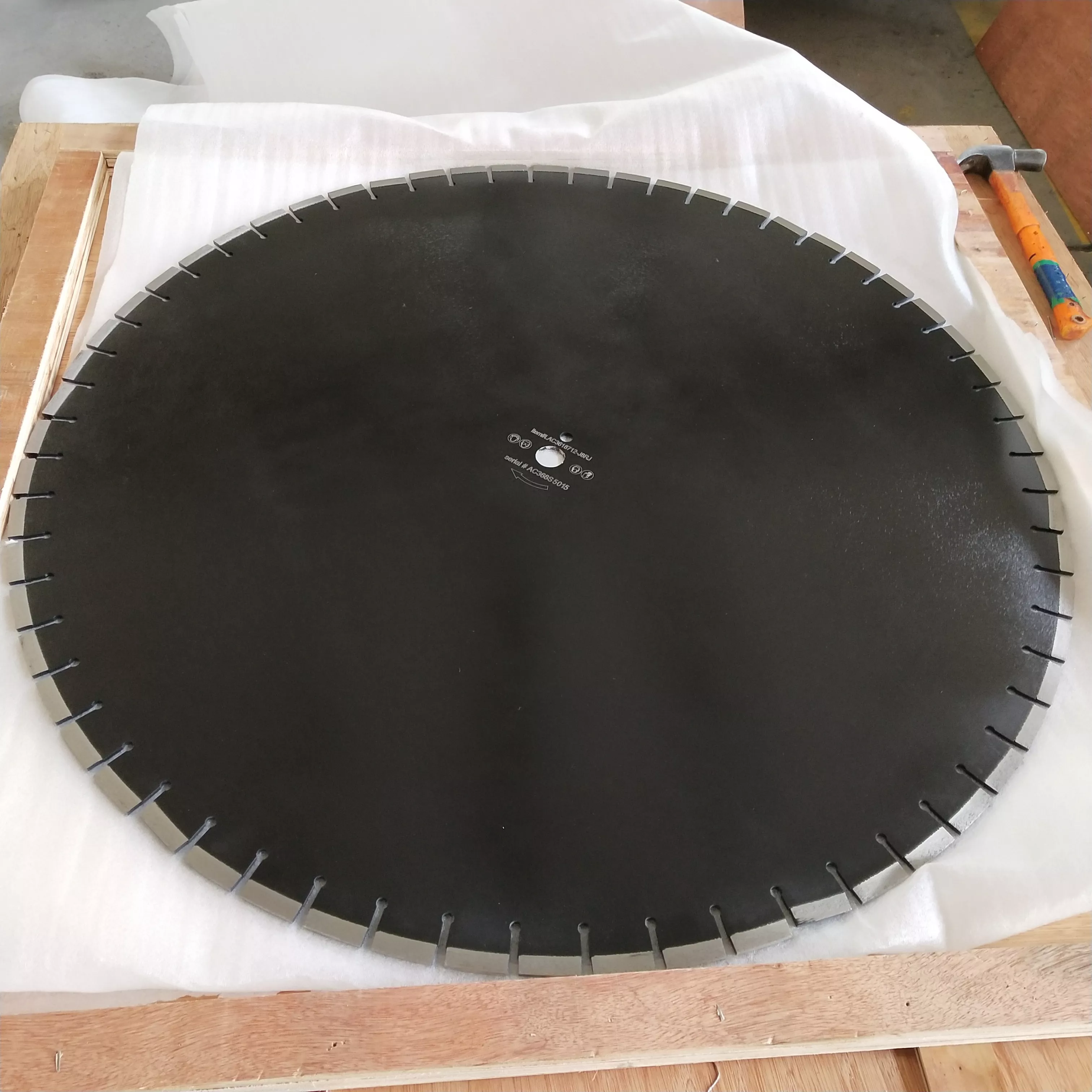 36 900 mm Diamantsägeblatt für Asphalt-über-Beton-Schneidwerkzeuge mit Schutzsegment 3
