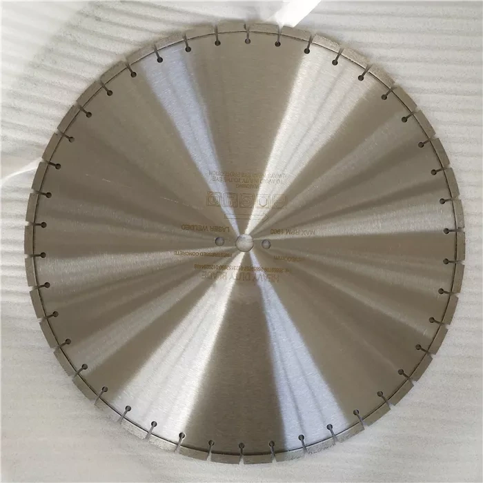 32 800 mm lasergeschweißtes Diamantsägeblatt zum Schneiden von Spannbeton 1