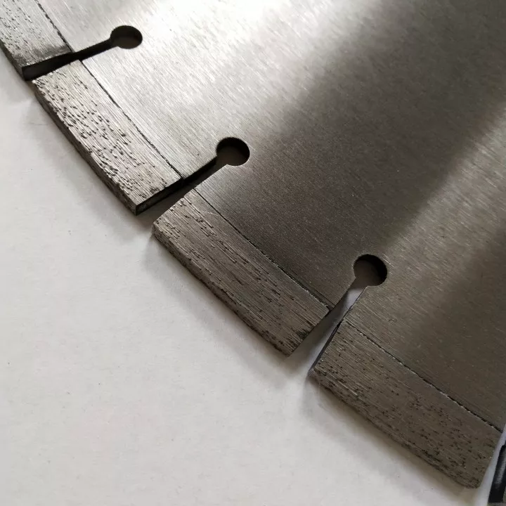 Lame de béton diamantée soudée au laser, 750mm, 30 pouces, pour la coupe du béton précontraint 1