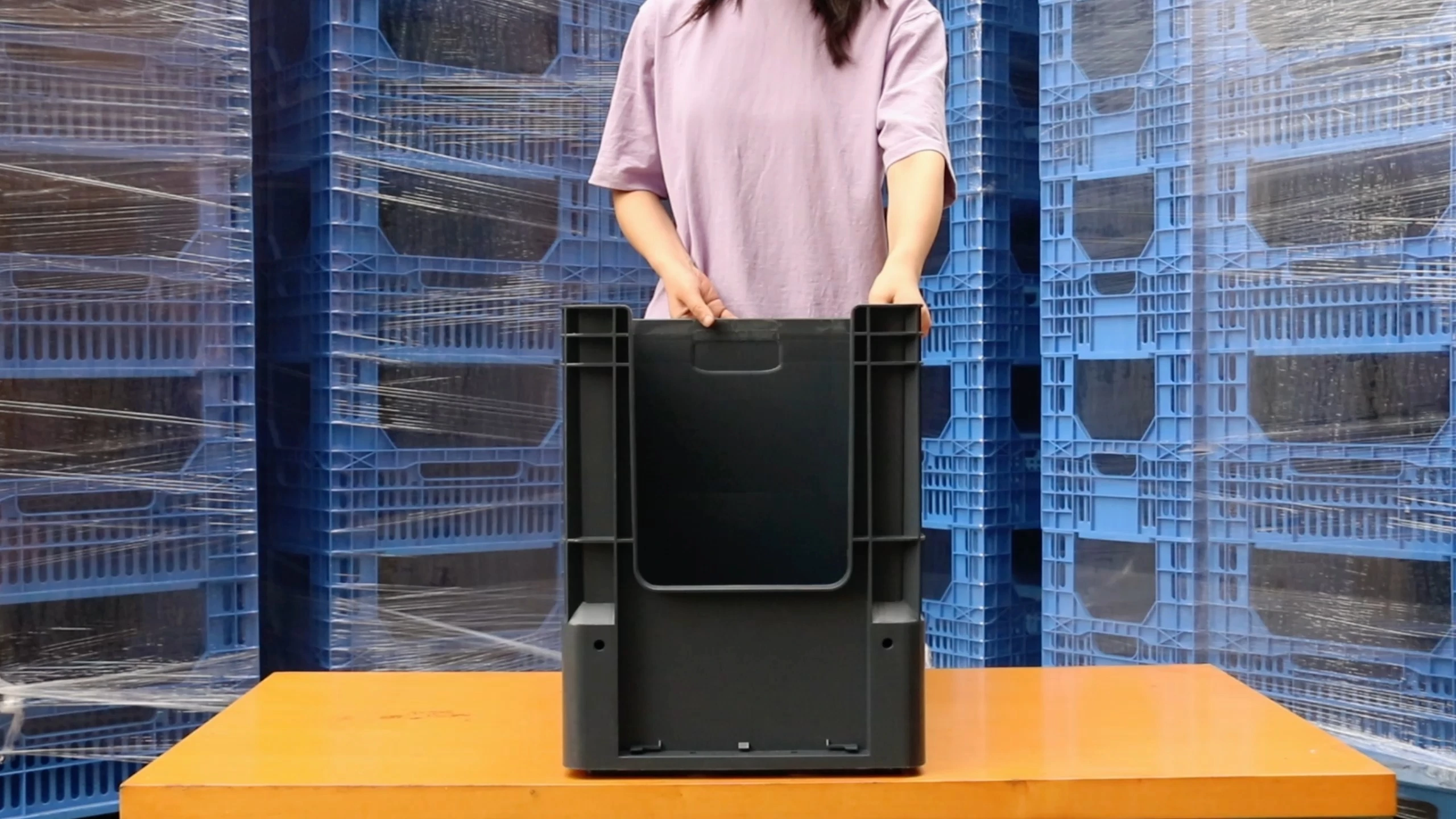 Open front plastic crates 1