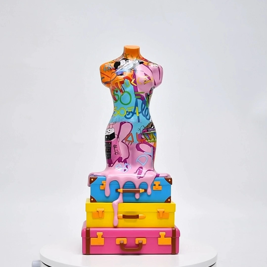 DM-RESIN-ART-2026-011 Couverture de sculpture artistique en résine pour torse graffiti