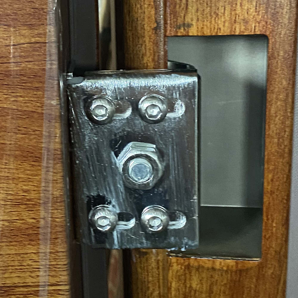 باب دخول عصري ذو تصميم شبابي وآمن 8
