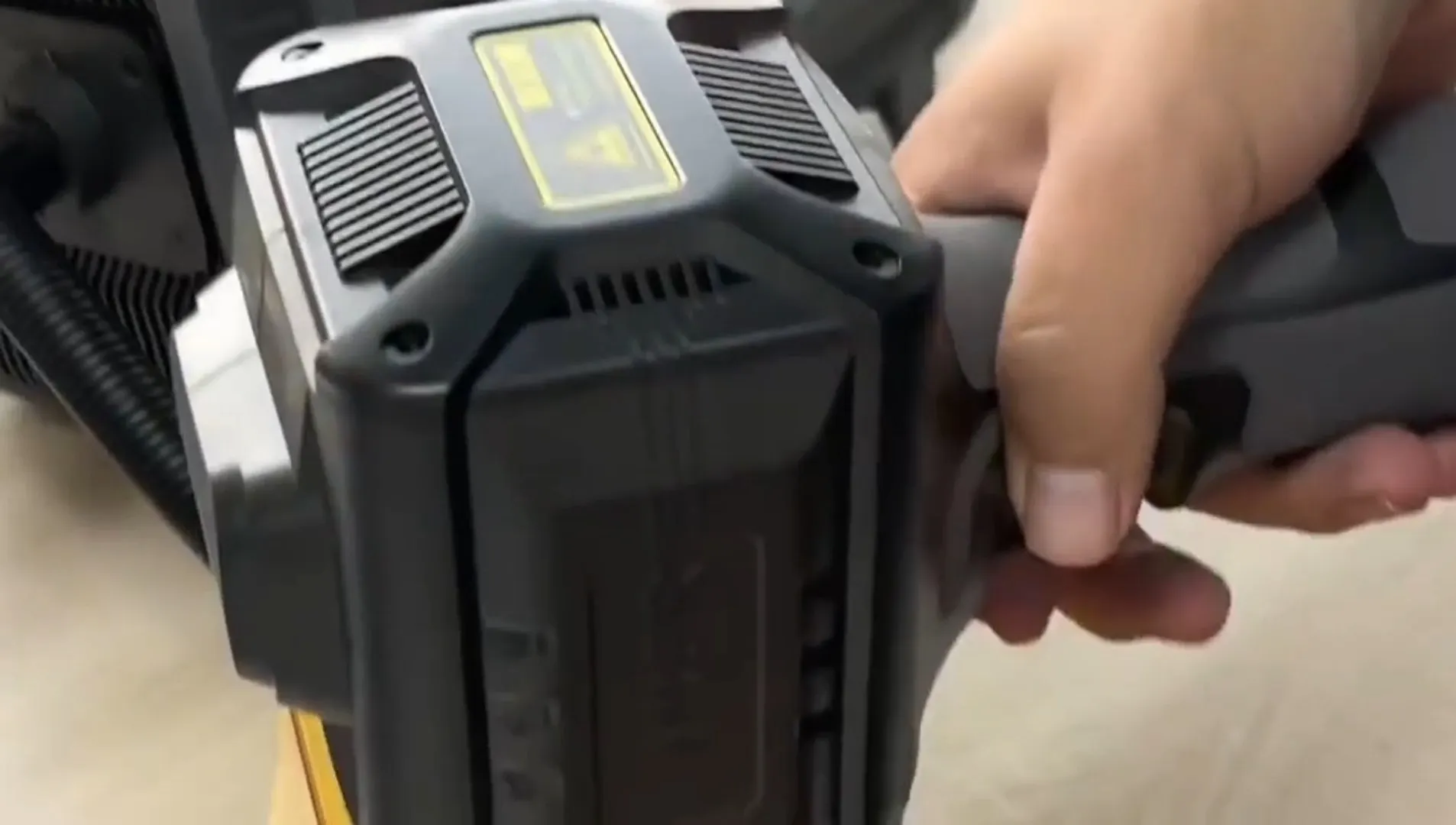 Fiber Laser Engraver Handheld Laser Marking Machine Portable Laser Marker 1