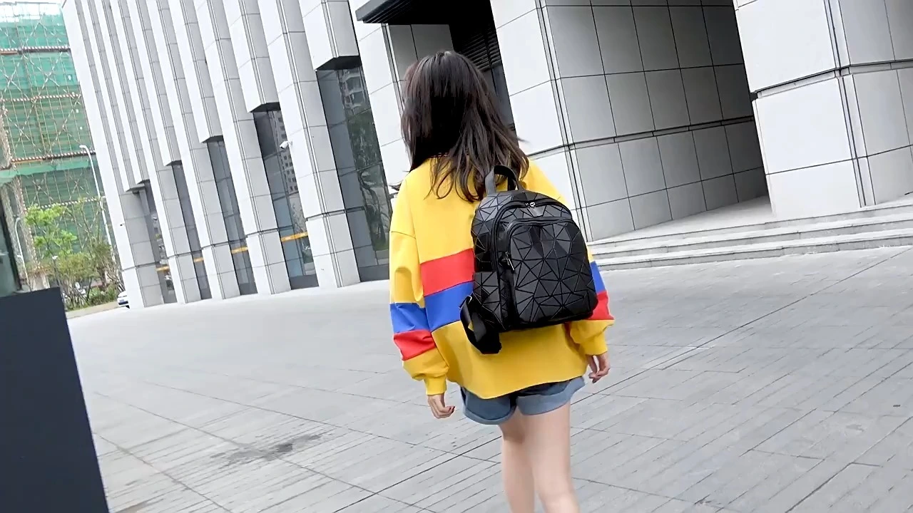 Backpack Anti -Theft Night Bag Lightweight Large -Capacity School Bag Fashion Diamond Shoulder Bag Female 1