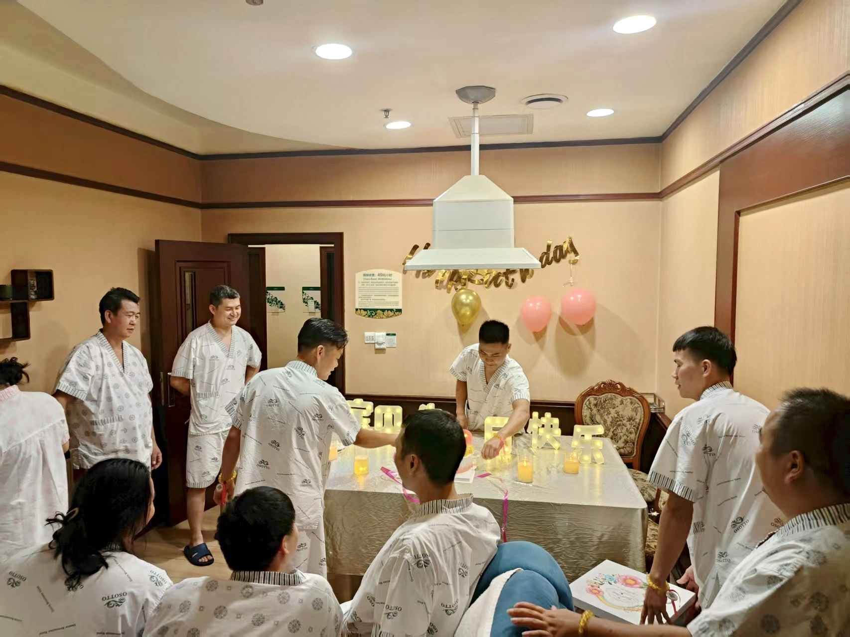 L'entreprise Doorfold Partition organise une activité de team-building au  centre de spa d'Amérique du Sud pour rafraîchir le corps et l'espr, image size:1706x1279