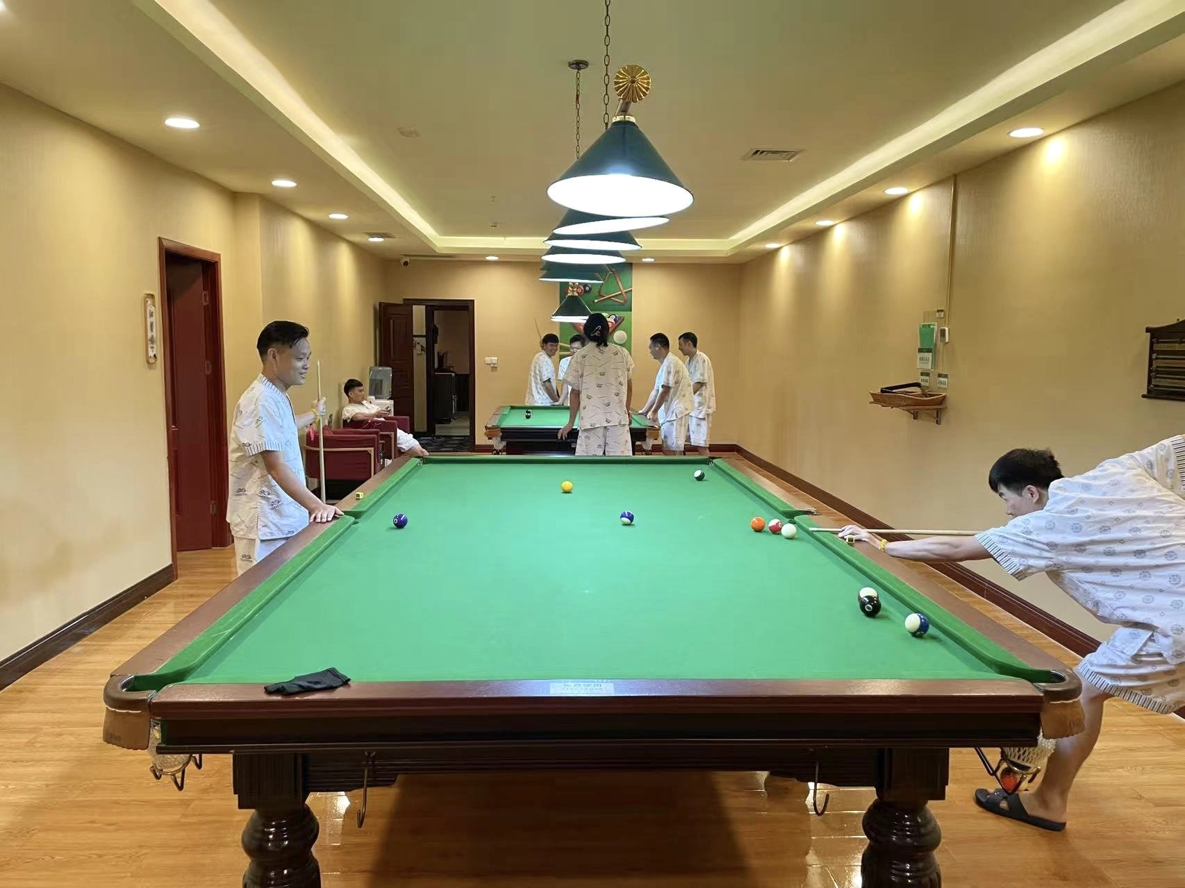 L'entreprise Doorfold Partition organise une activité de team-building au  centre de spa d'Amérique du Sud pour rafraîchir le corps et l'espr, image size:1706x1279