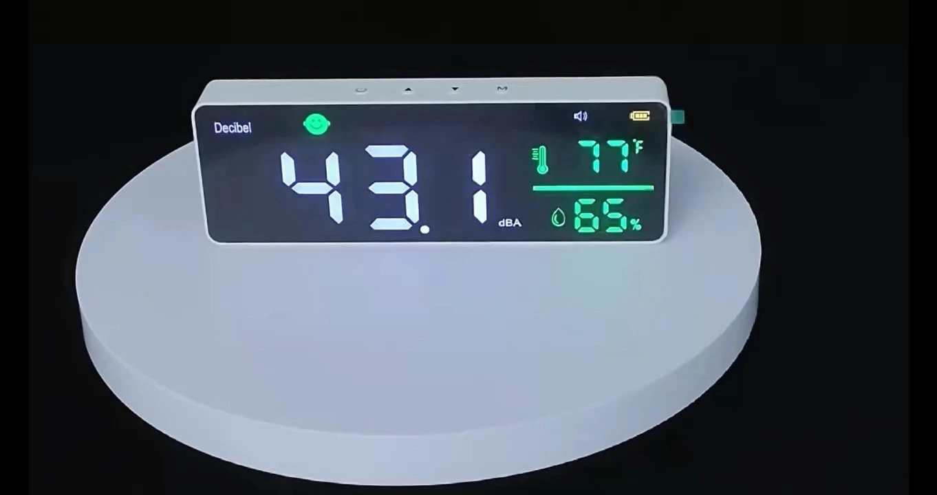 Nástěnný decibelmetr s podporou záznamu dat 1