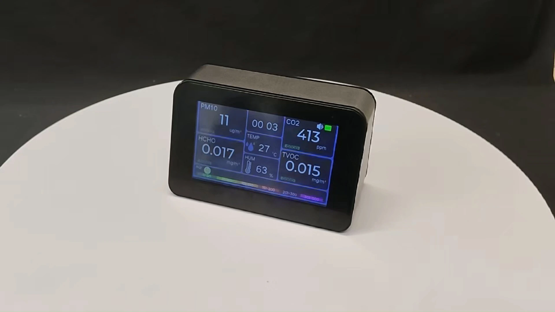 Multifunkční monitor kvality ovzduší CO2 PM2.5 1