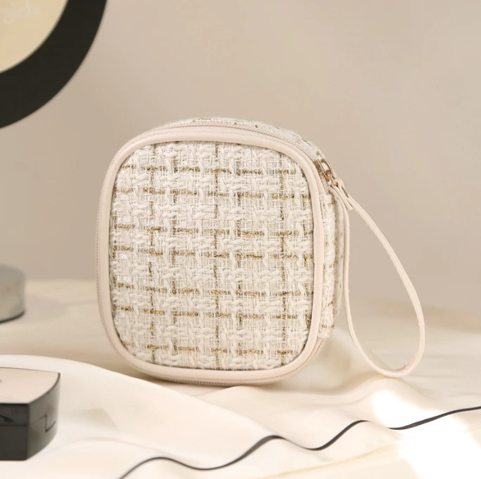 Sanitary napkin storage bag Mini makeup storage bag 1