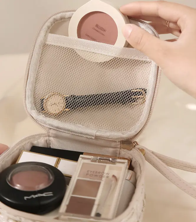 Custom Wholesale Makeup Bags 5