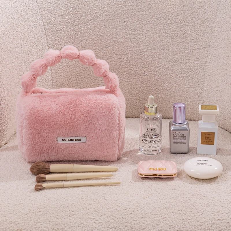 New Cute beauty travel makeup bursh bag Plush fashion skincare storage bag woman Portable cosmetics bag 1