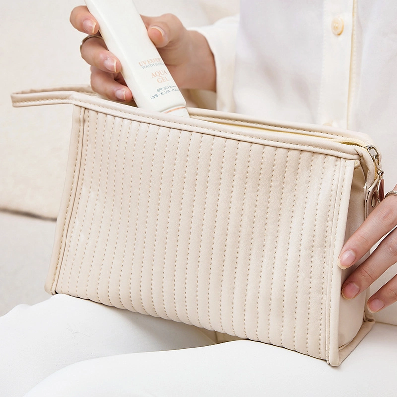 New fashion makeup bag woman travel lipstick storage bag PU wash cosmetic bag pouch wholesale 1