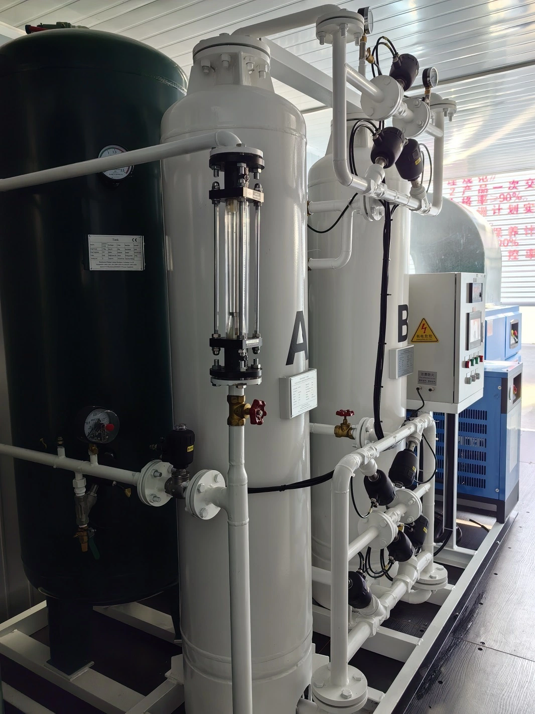 Generador de nitrógeno en contenedor de 30 Nm³/h al 99,99 %. Sistema todo en uno. No se necesita una sala aparte para la instalación. 1