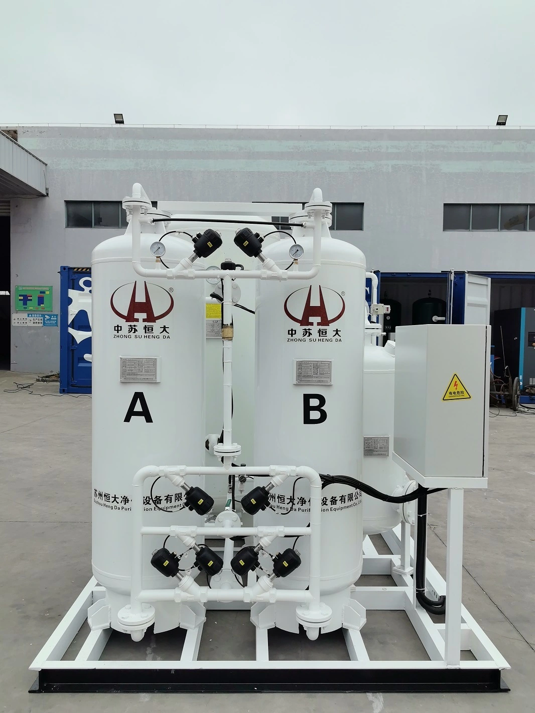 مولد أكسجين بنسبة 60% وبمعدل 30 متر مكعب/ساعة للزراعة في البيوت المحمية، لزيادة مستوى الأكسجين في الأنفاق البلاستيكية لتحسين نمو المحاصيل. 1