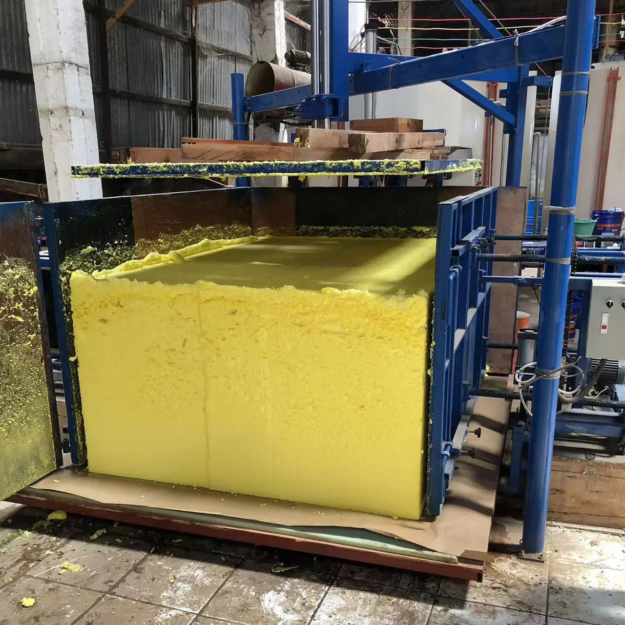 Máquina para fabricar espuma de poliuretano en caliente Sabtech Marca 3