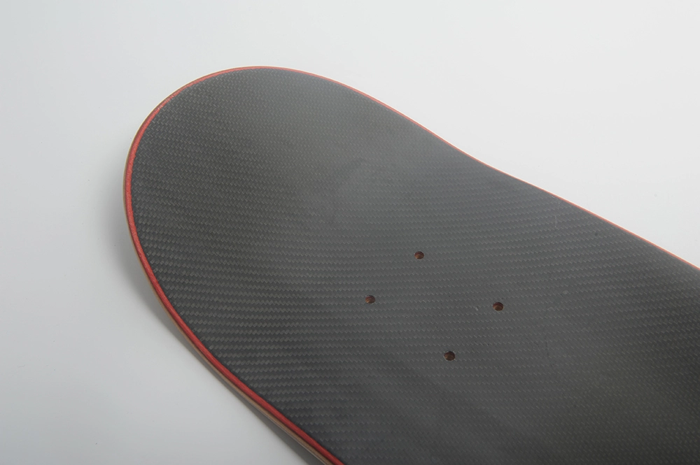 Lithe カーボンファイバーと樹脂の最強スケートボードデッキ！！ Lithe