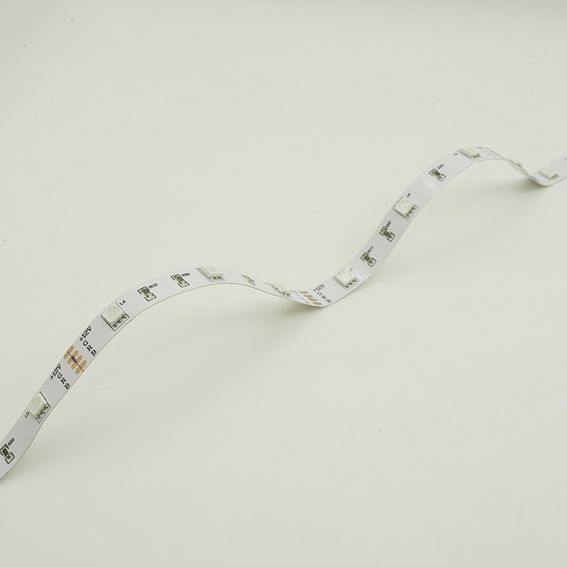 La cinta direccionable de 12V SMD5050 LED enciende la luz de tira elegante teledirigida de 36leds RGB 8