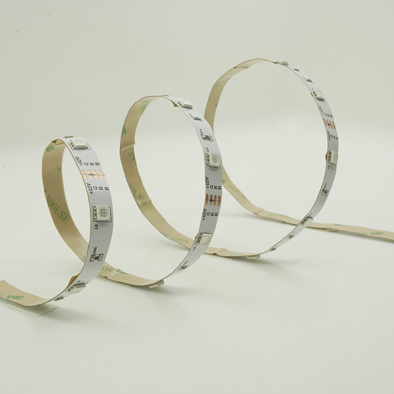 La cinta direccionable de 12V SMD5050 LED enciende la luz de tira elegante teledirigida de 36leds RGB 5