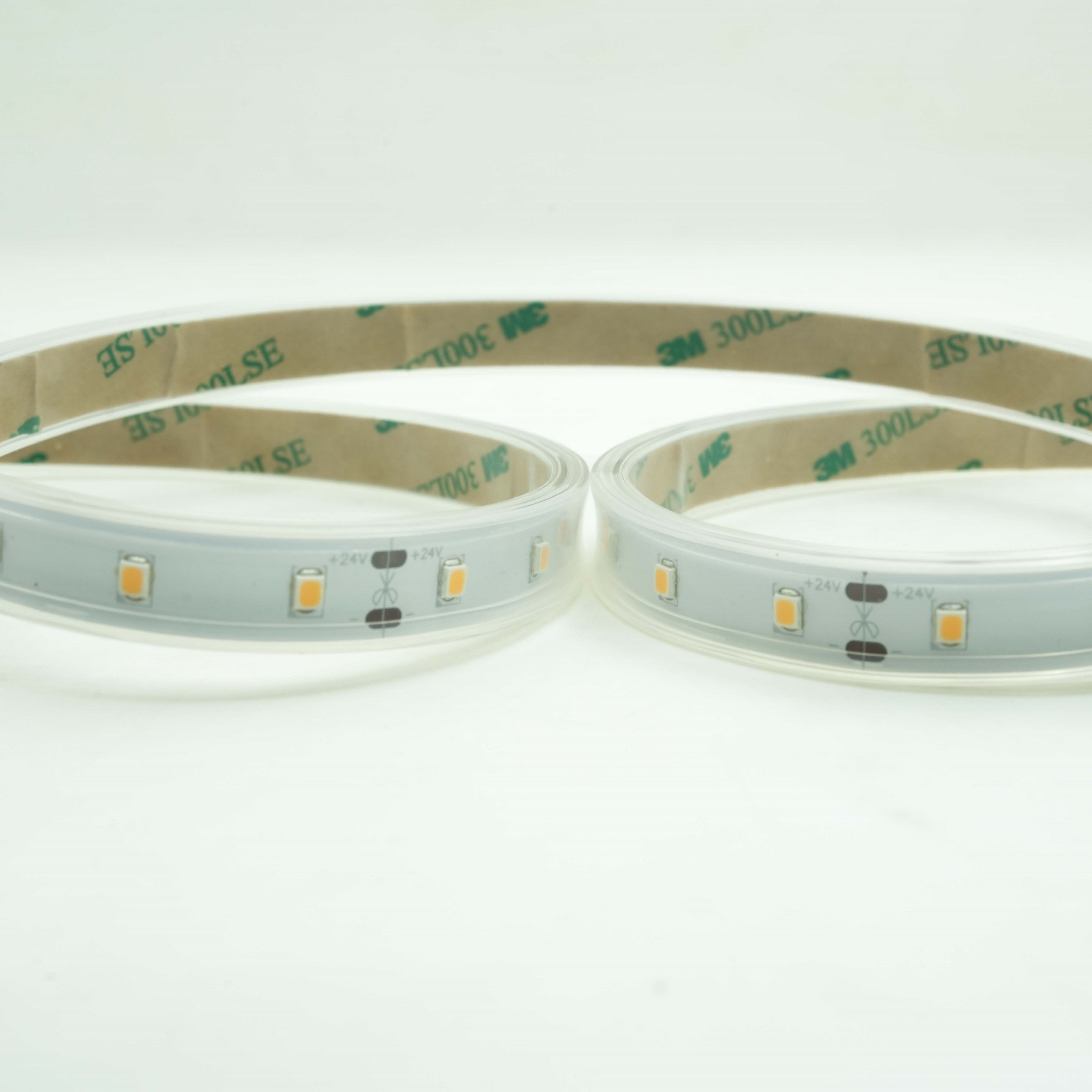 Ruban LED 2835 Blanc Chaud 24V 64LEDs/m : Éclairage Lumineux et Efficace 3
